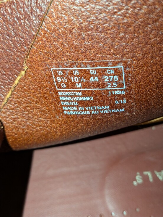 Clarks Desert Boot. Classic Wheat Color. Mens Size 10 1/2. main image 4